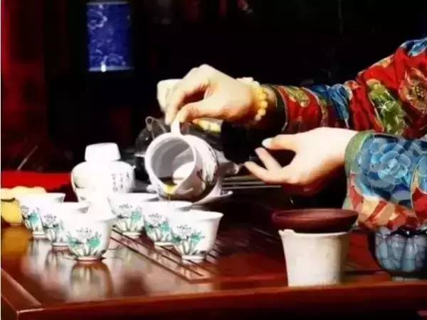 喝茶的规矩与礼仪（知识科普喝茶的10大礼仪）