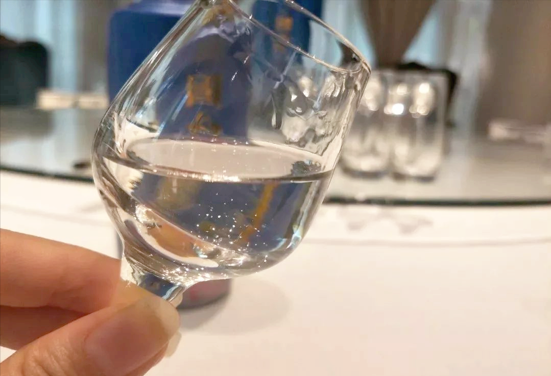 喝酒脸红还是脸白的容易醉（喝酒脸红和脸白哪个更能喝一点）(图11)