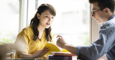 ​为什么有的女人特别受男人欢迎(一个男生很受女生欢迎)