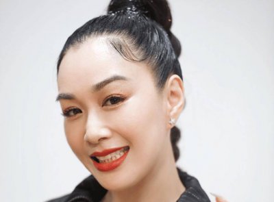 ​钟丽缇机场教大叔跳无价之姐 今天你揺咿揺咿摇