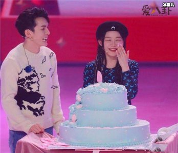 ​李佳琦为金靖庆祝生日，疑似好事将近