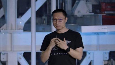 ​马斯克开启「托管」，朱晓彤成为了特斯拉的「救世主」