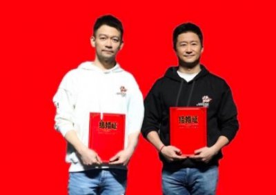 ​手捧“结婚证”以为吴京和郭帆结婚了 郭帆直言幸好遇到了吴京！