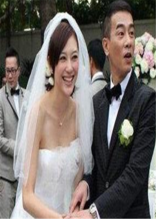 陈小春老婆是谁，陈冠希(陈小春老公是谁)