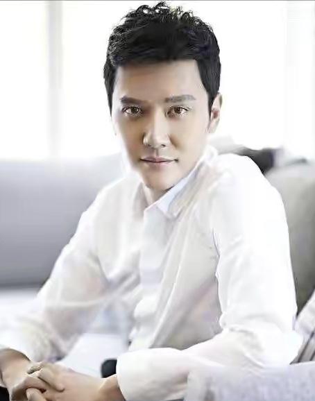 冯绍峰的图片高清（冯绍峰近照暴瘦手细如柴）(4)