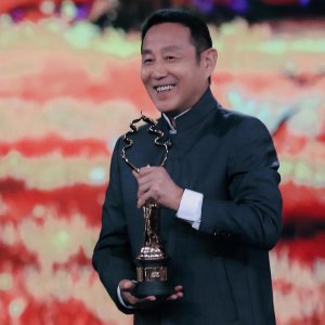 ​还得是老戏骨！陈道明在华表奖后台举动被赞情商高