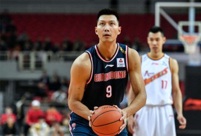 ​易建联年薪是多少 易建联和老婆有孩子了吗？