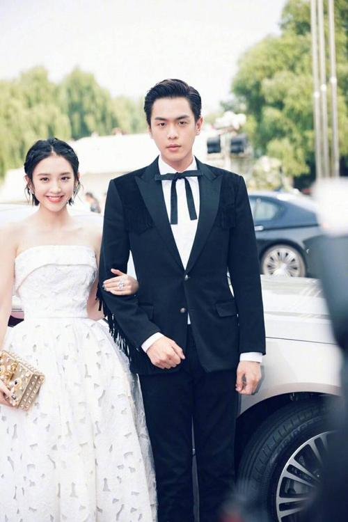 周峻纬微博秀恩爱，周峻纬老婆唐宁(周峻纬婚纱照微博秀恩爱事件)