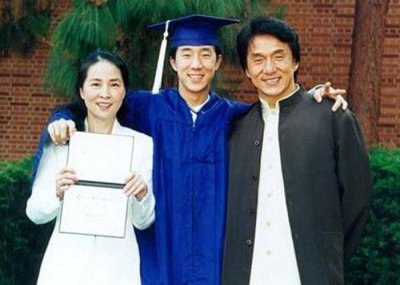 ​成龙老婆照片，成龙有几个妻子(成龙现在老婆的照片)