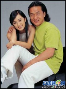 ​杨幂整形前后对比，杨幂以前照片脸(杨幂整容呀对比)