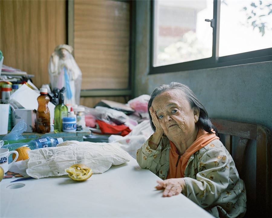 1米35的彼特·丁拉基美丽老婆照片