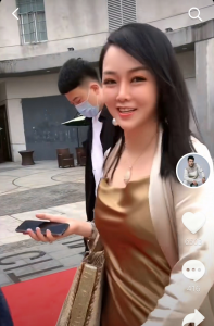 ​辛巴前妻和大女儿照片，辛巴第一任(辛巴老婆孩子)