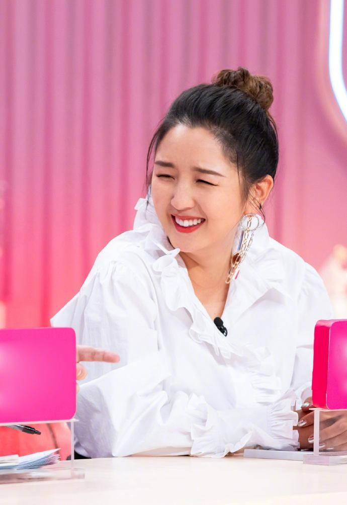 释小龙何洁什么关系（揭秘何洁释小龙分手原因）