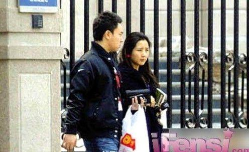 释小龙何洁什么关系（揭秘何洁释小龙分手原因）
