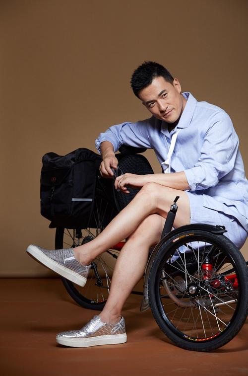 释小龙何洁什么关系（揭秘何洁释小龙分手原因）