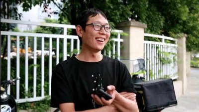 ​“我只是做了一件小事”！跳桥救人的小哥见到家人，他说下次还会冲上去
