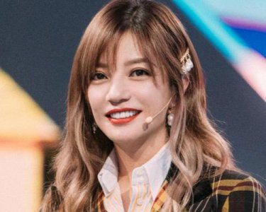 ​邹雪赵薇军旗事件怎么回事真相深扒(赵薇 军旗 事件)
