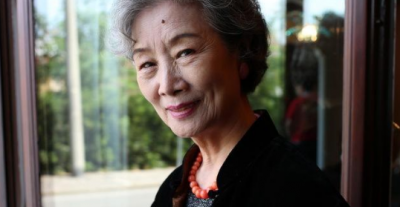 ​她74岁当影后，丈夫曾是“孙悟空”的结拜兄弟，如今女儿为国争光