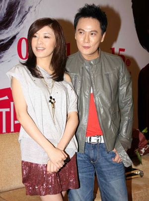 张信哲老婆是谁，梁咏琪的老公是谁,本文共（897字）