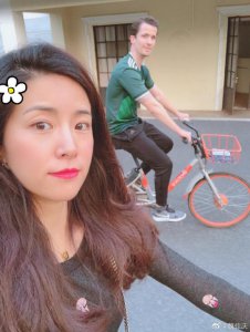 ​魏佳庆老公是谁是干什么的,她为什么不火　本文共（1085字）
