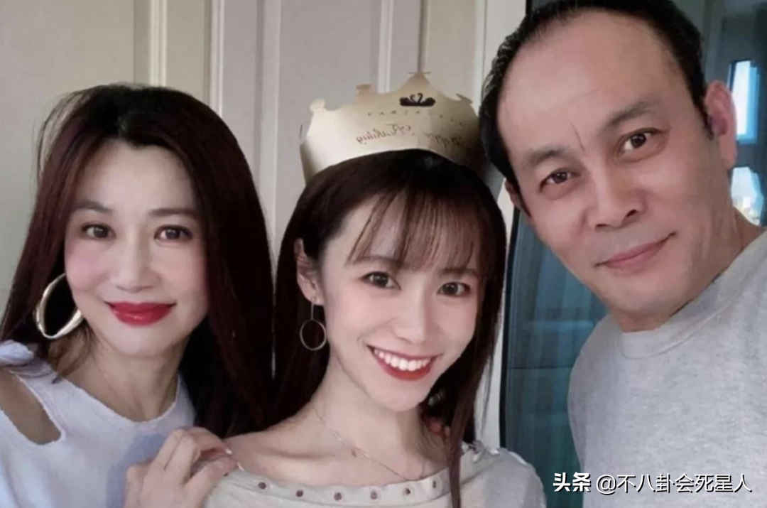郑靓歆是男的还是女的  没长相没演技说的是她吗 