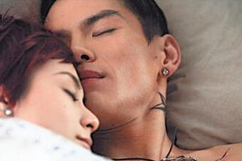 黄奕陷害向佐去豪赌是阴谋吗 向佐女友是谁欠钱被打真相曝光