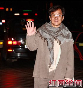 ​成龙现身元彪女儿夏苡棓婚礼林凤娇磕头为房祖名祈福