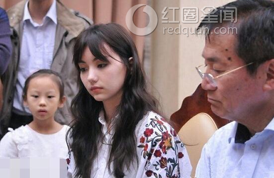 黑嘉嘉家庭背景怎么样 黑嘉嘉的身高有多少