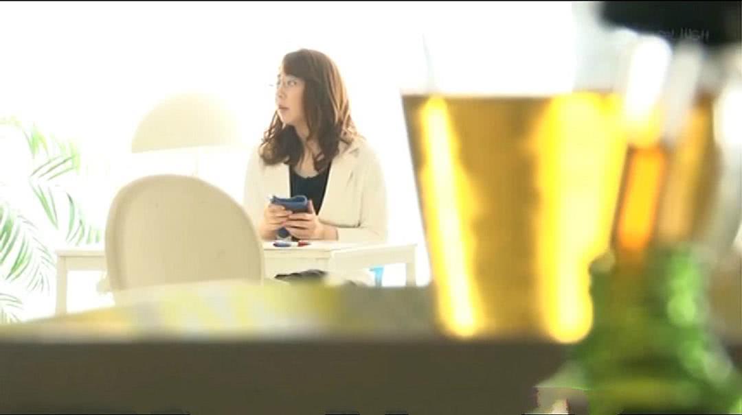 成宮彩叶个人资料写真作品