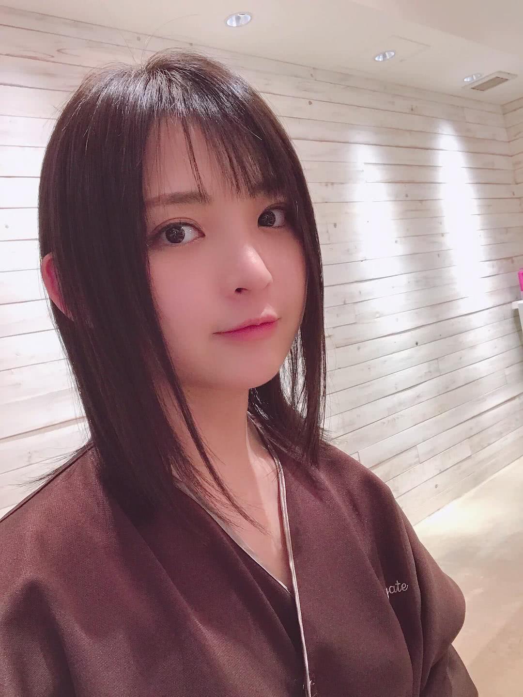 铃木咲个人资料写真作品