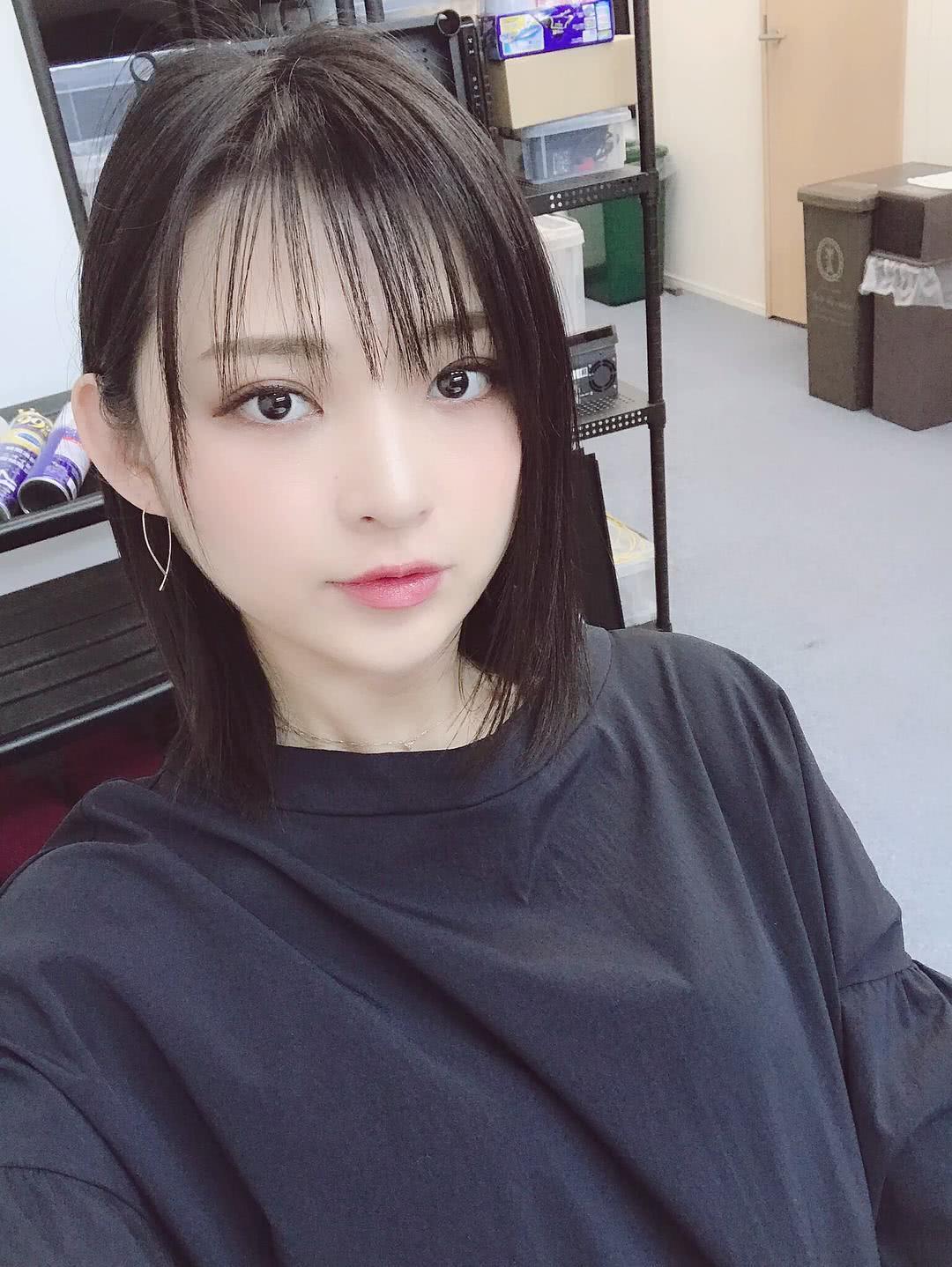 铃木咲个人资料写真作品