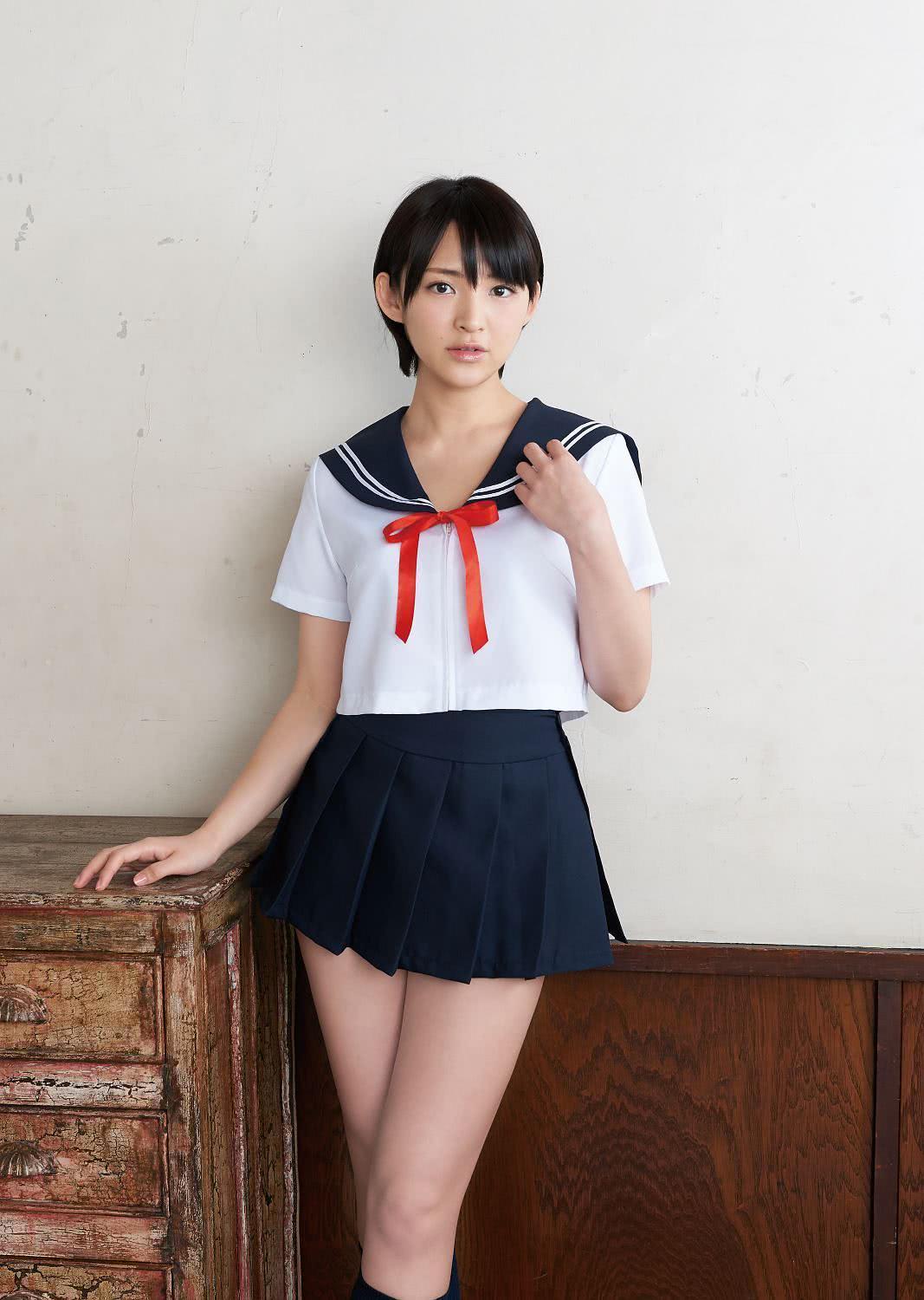 铃木咲个人资料写真作品