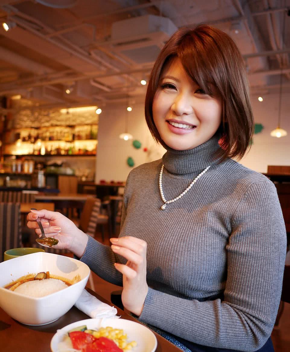 推川悠里个人资料写真作品