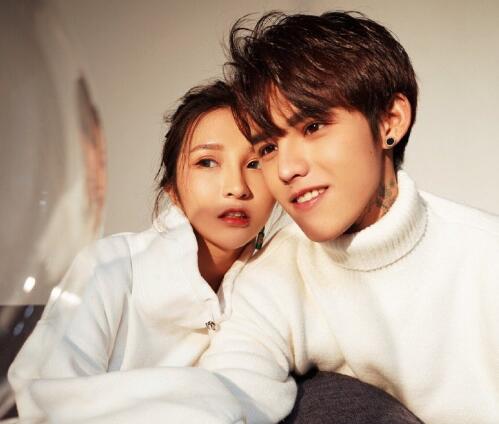 殷世航何婧婧的故事是什么 他们怎么在一起的