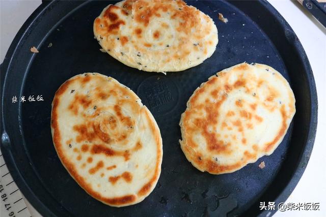 油酥饼怎么做又酥又脆又香（学会油酥饼这做法）(18)