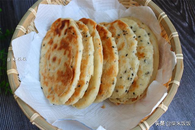 油酥饼怎么做又酥又脆又香（学会油酥饼这做法）(3)
