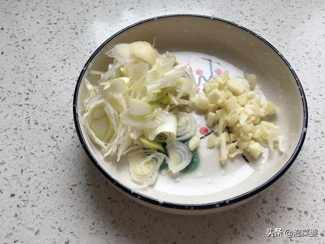 朝鲜族酱汤的酱是怎么做的（延边朝鲜族特色美食大酱汤）(3)
