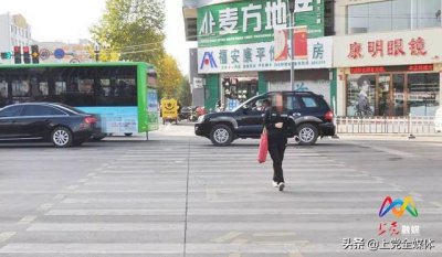 ​闯红灯的危害很严重（乱闯红灯危害大）