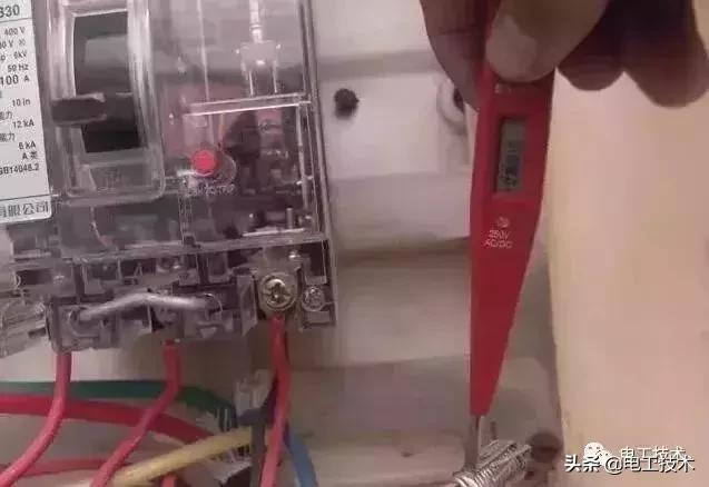 触电事故导致伤亡（2名电工触电身亡）(11)