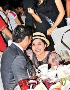 ​许家印和范冰冰什么关系 抓到了很多两人亲密的照片