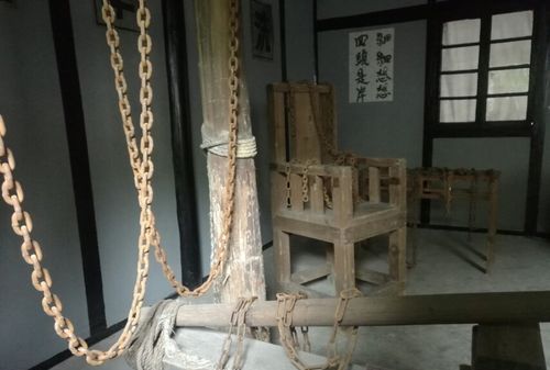 18年老虎凳是什么样子的