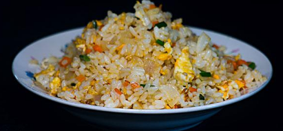 热米饭可以做蛋炒饭,刚做熟的米饭 还热着的 怎么做蛋炒饭好吃图2