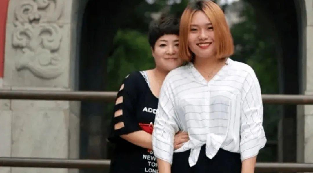 李雪琴的个人资料 ：一个“丧”女孩，凭什么能火三年？