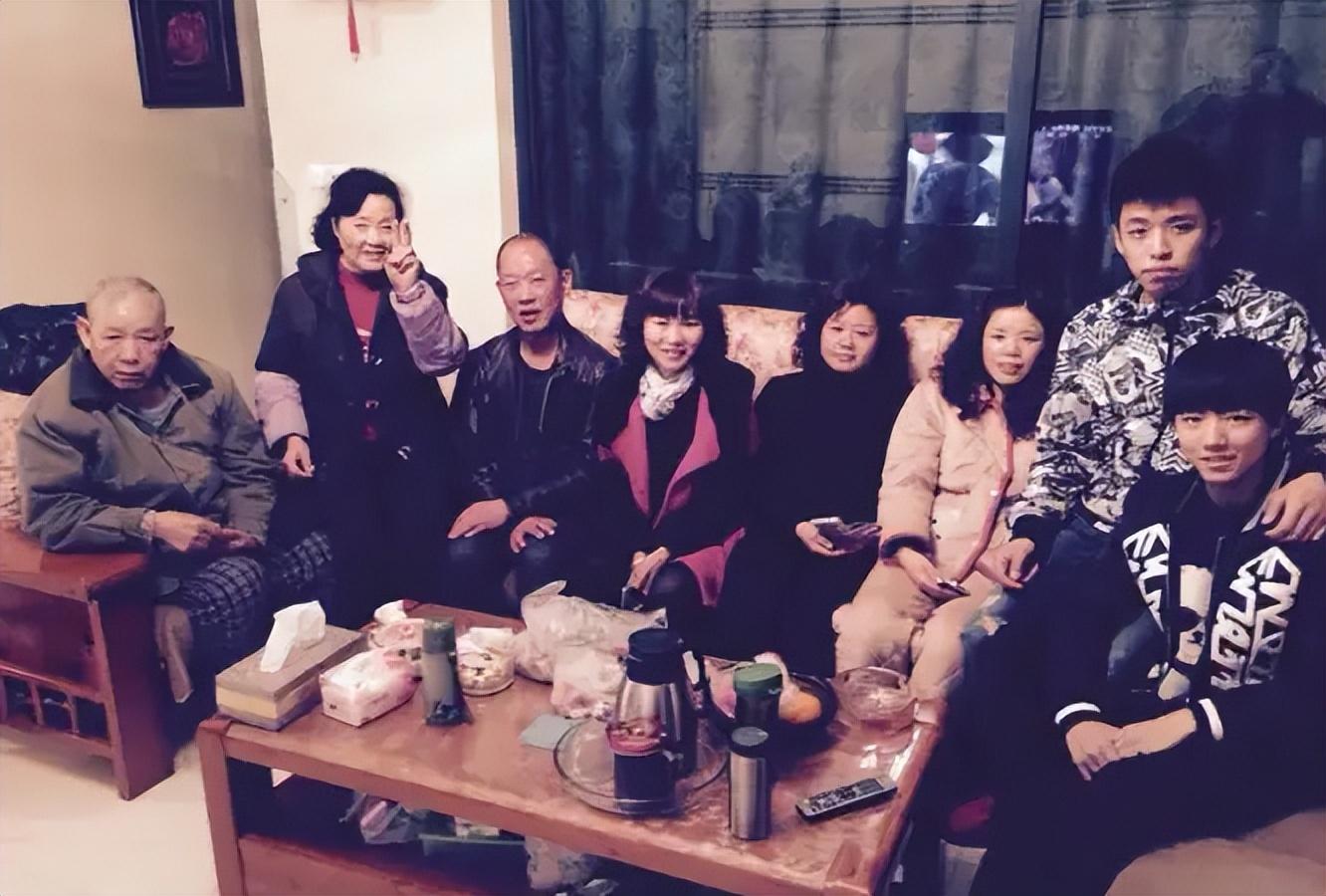 放弃事业和自我，母亲对王俊凯“平凡的爱”，让他7年成顶流