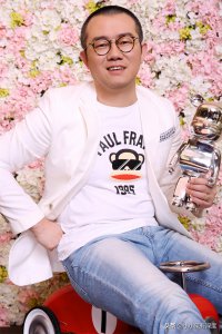 ​涂磊不愧是情感大师，妻子的颜值让人意外，疑似炫富引起网友热议