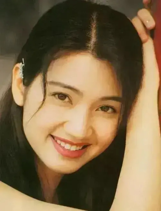 洪欣早年清纯写真合集，宛如夜里一颗闪闪发光的夜明珠