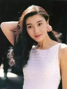 ​洪欣早年清纯写真合集，宛如夜里一颗闪闪发光的夜明珠