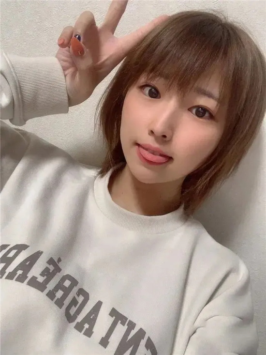 身材与敬业并存的松本菜奈实写真分享，未来可期！