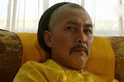 ​八王爷把十四爷的寿礼换成死鹰是什么意思?背后有何用意?