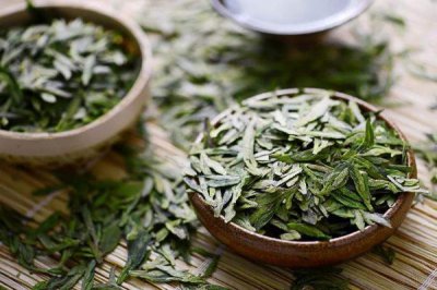 ​龙井茶有几个品种 龙井茶有白色绒毛是发霉了吗